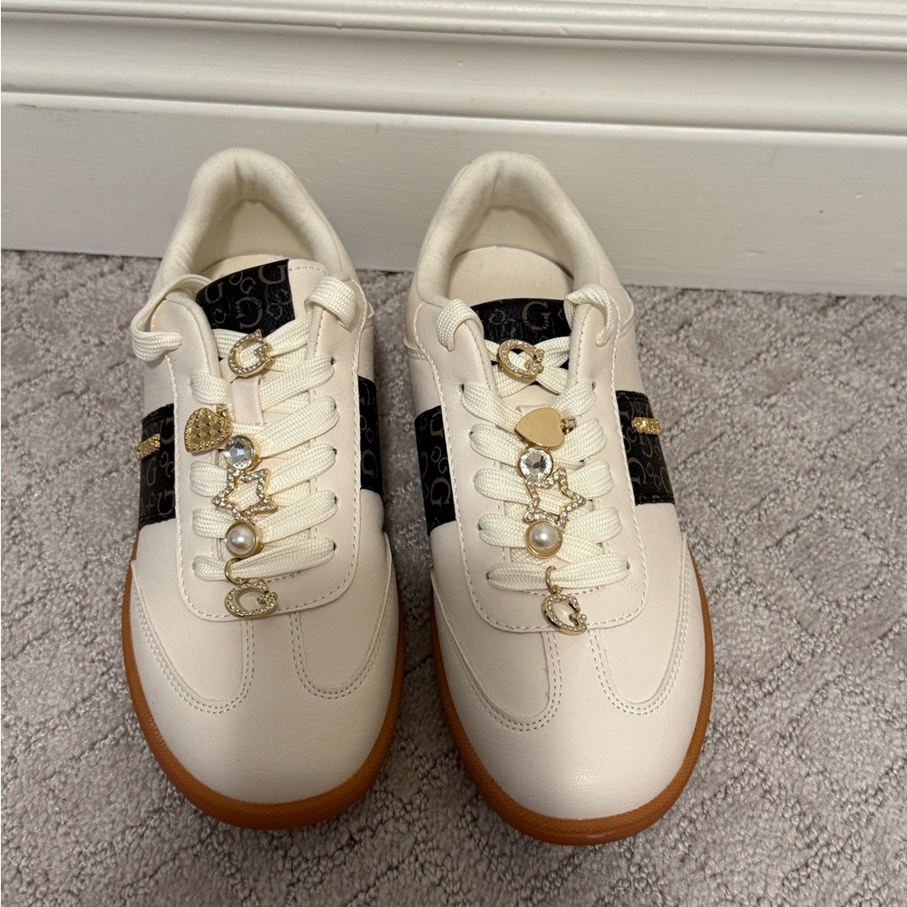 NWOT Guess White and Black Charm Sneakers